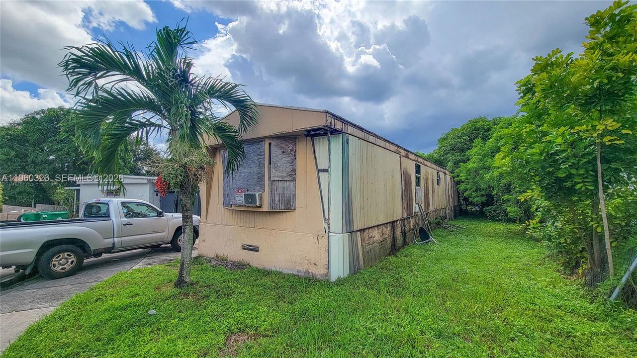 For Sale: $195,000 (2 beds, 2 baths, 1025 Square Feet)