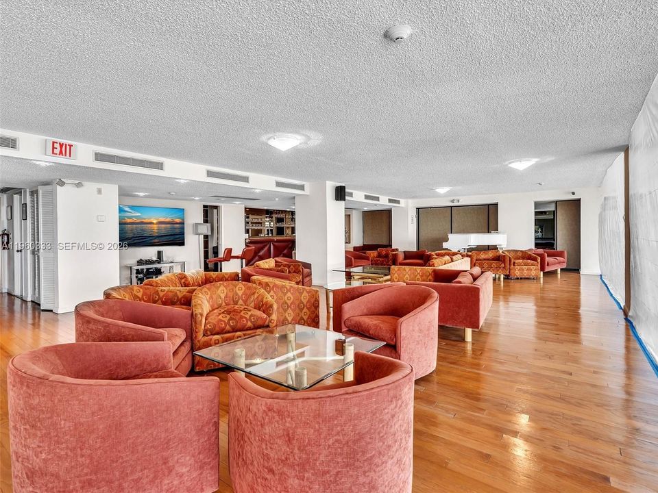 Под контрактом: $625,000 (2 спален, 2 ванн, 1805 Квадратных фут)