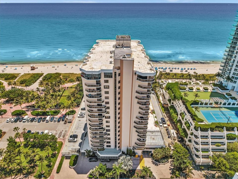Под контрактом: $625,000 (2 спален, 2 ванн, 1805 Квадратных фут)