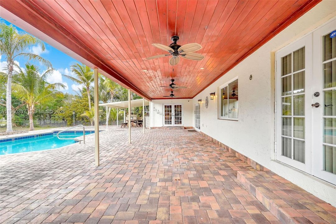 En Venta: $1,595,000 (4 camas, 2 baños, 3162 Pies cuadrados)