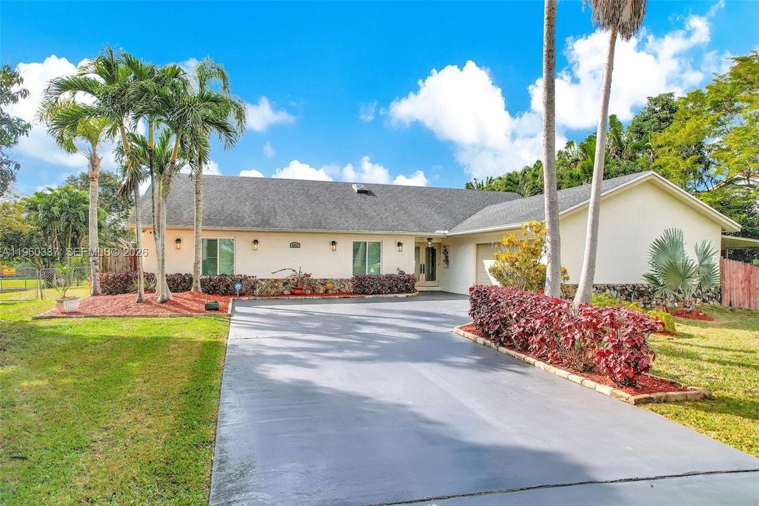 En Venta: $1,595,000 (4 camas, 2 baños, 3162 Pies cuadrados)