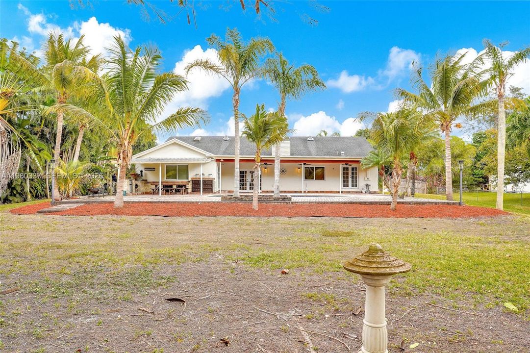En Venta: $1,595,000 (4 camas, 2 baños, 3162 Pies cuadrados)