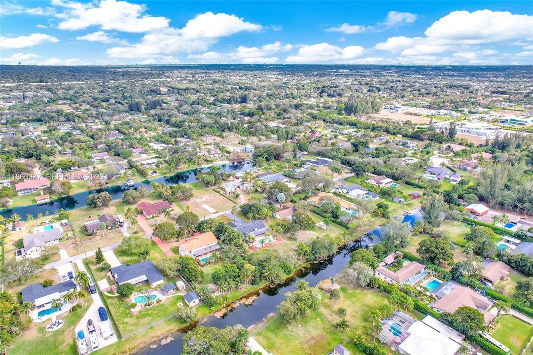 En Venta: $1,595,000 (4 camas, 2 baños, 3162 Pies cuadrados)