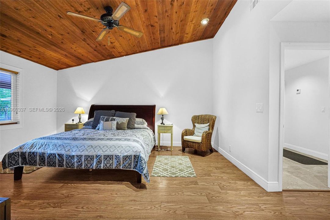En Venta: $1,595,000 (4 camas, 2 baños, 3162 Pies cuadrados)