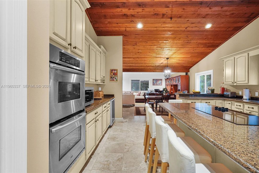 En Venta: $1,595,000 (4 camas, 2 baños, 3162 Pies cuadrados)