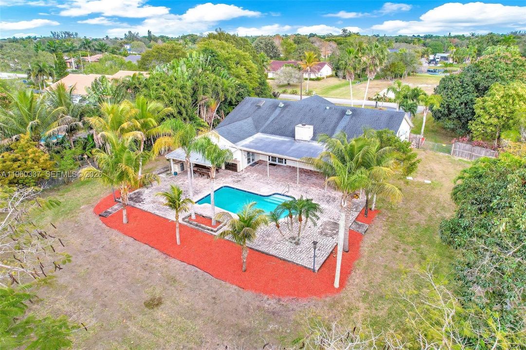 En Venta: $1,595,000 (4 camas, 2 baños, 3162 Pies cuadrados)