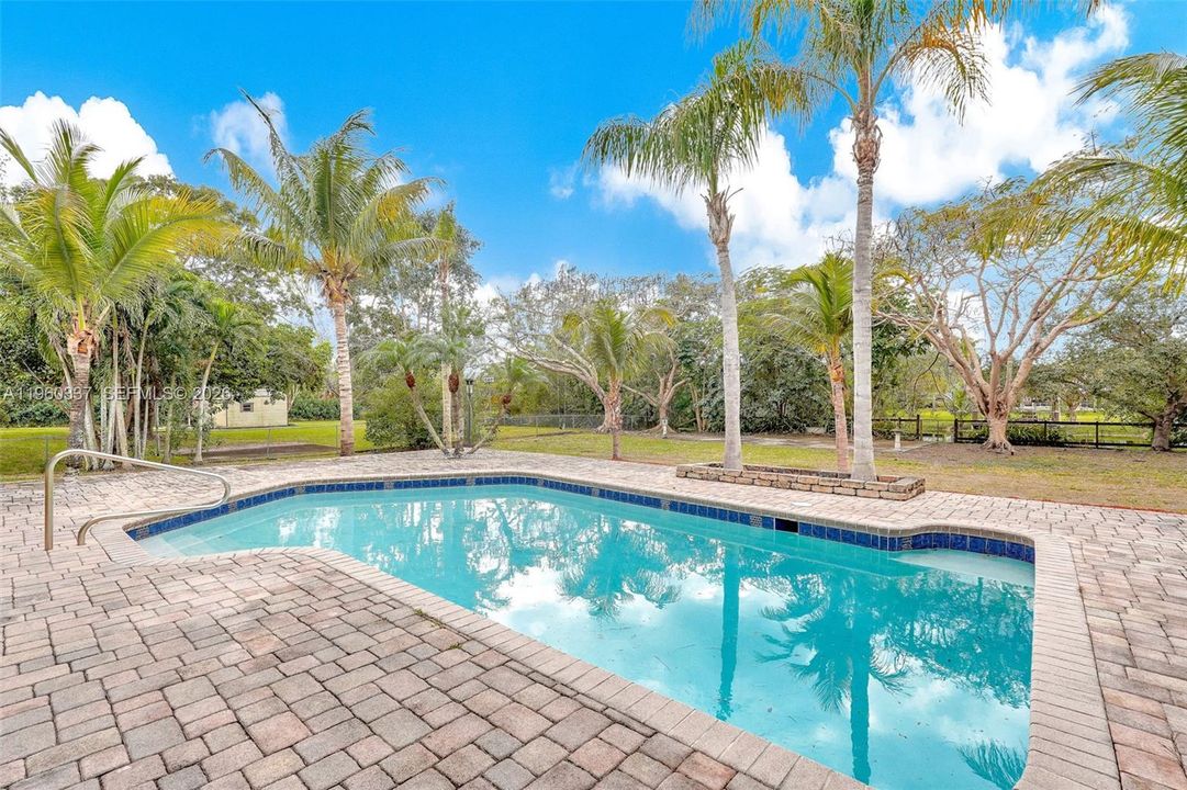 En Venta: $1,595,000 (4 camas, 2 baños, 3162 Pies cuadrados)