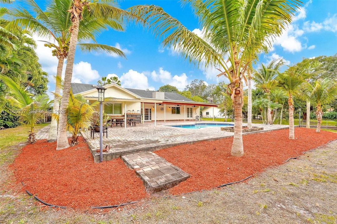 En Venta: $1,595,000 (4 camas, 2 baños, 3162 Pies cuadrados)