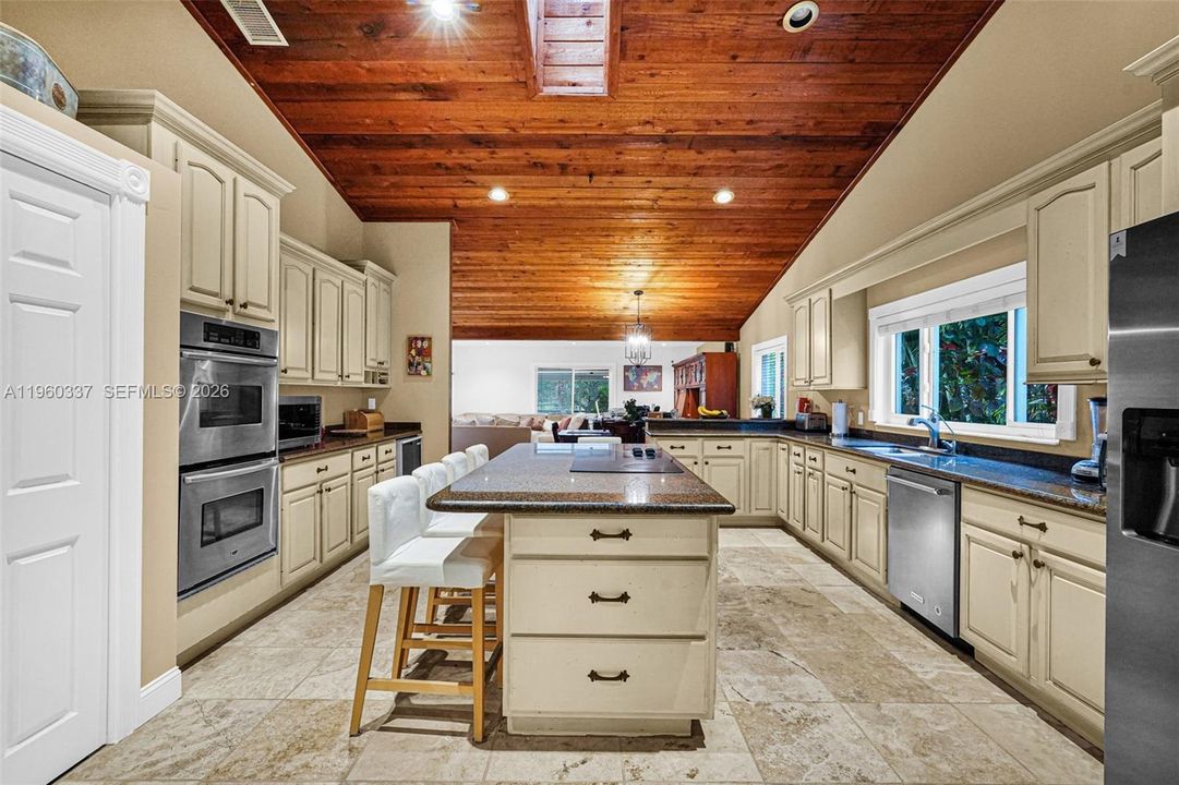 En Venta: $1,595,000 (4 camas, 2 baños, 3162 Pies cuadrados)