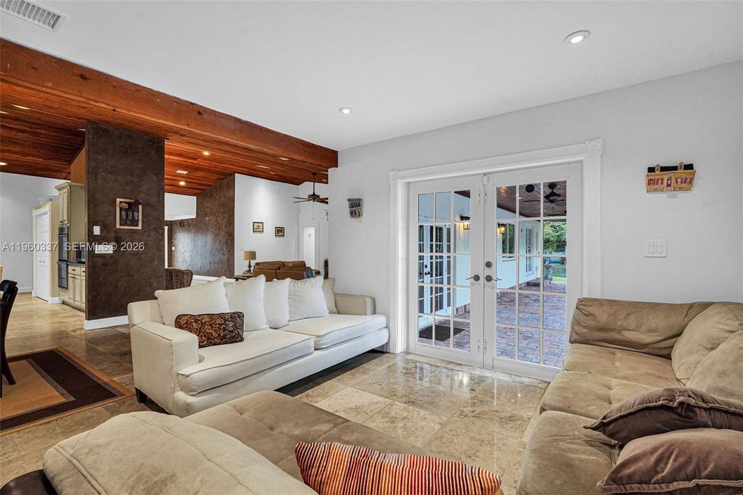 En Venta: $1,595,000 (4 camas, 2 baños, 3162 Pies cuadrados)