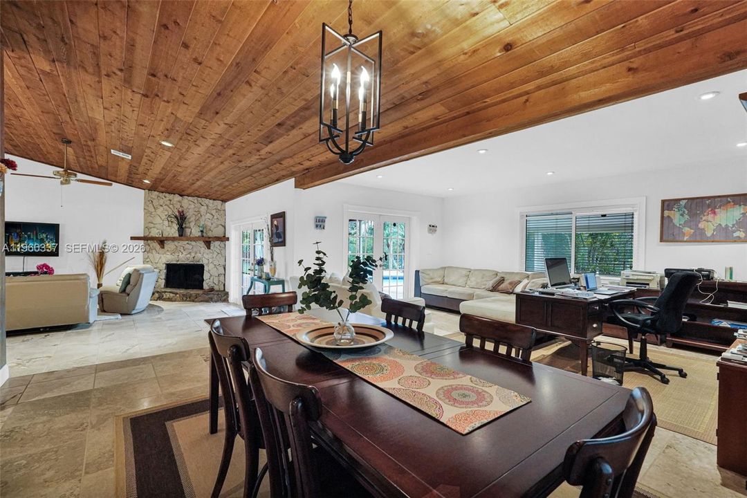 En Venta: $1,595,000 (4 camas, 2 baños, 3162 Pies cuadrados)