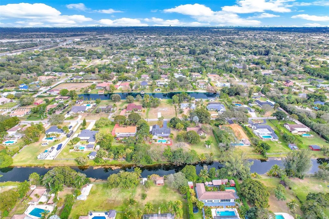 En Venta: $1,595,000 (4 camas, 2 baños, 3162 Pies cuadrados)