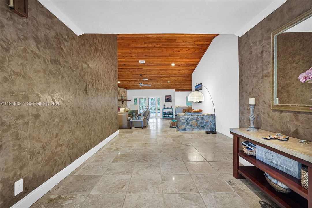 En Venta: $1,595,000 (4 camas, 2 baños, 3162 Pies cuadrados)