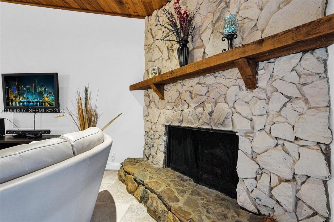 En Venta: $1,595,000 (4 camas, 2 baños, 3162 Pies cuadrados)