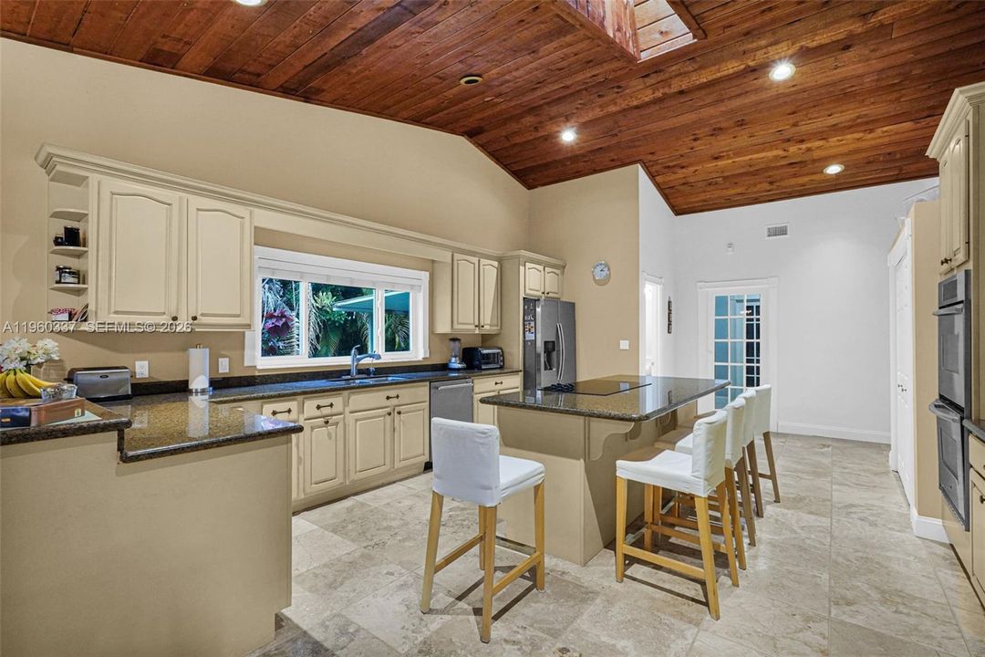En Venta: $1,595,000 (4 camas, 2 baños, 3162 Pies cuadrados)