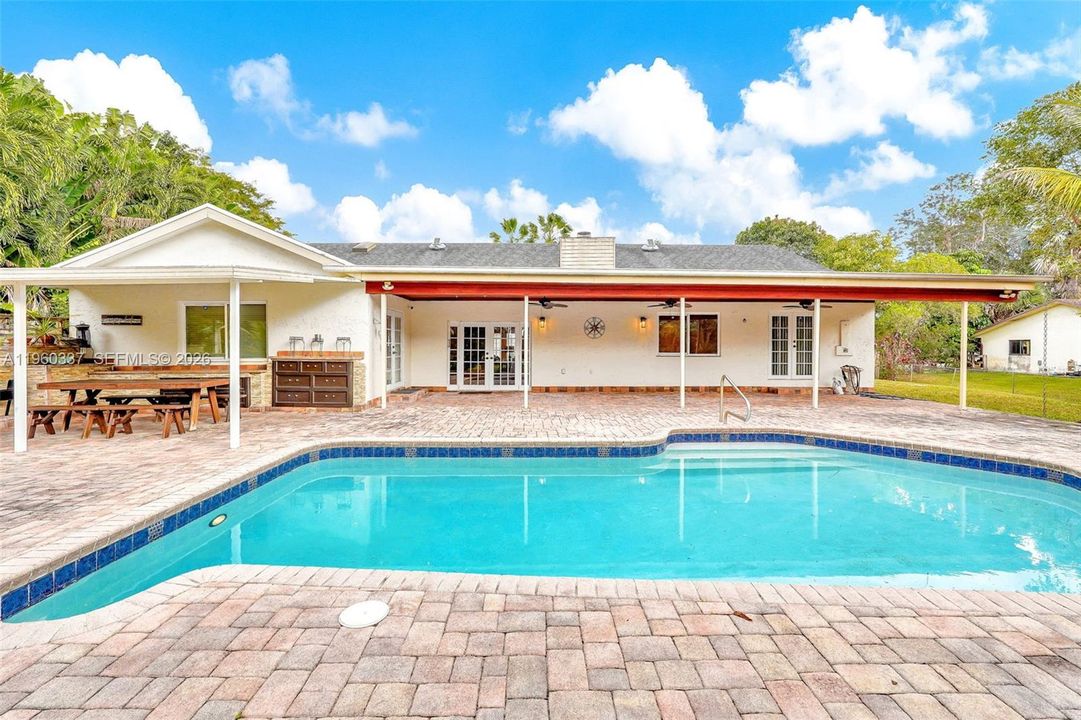En Venta: $1,595,000 (4 camas, 2 baños, 3162 Pies cuadrados)