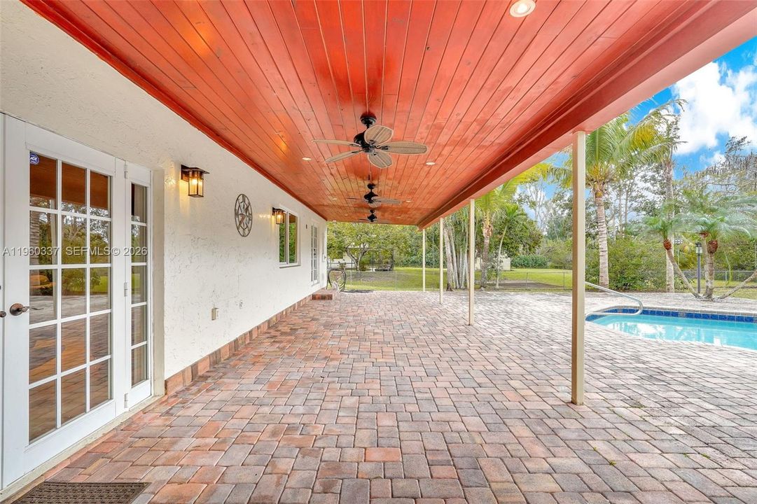 En Venta: $1,595,000 (4 camas, 2 baños, 3162 Pies cuadrados)