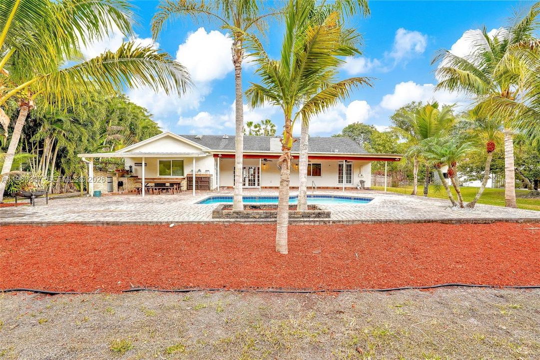 En Venta: $1,595,000 (4 camas, 2 baños, 3162 Pies cuadrados)