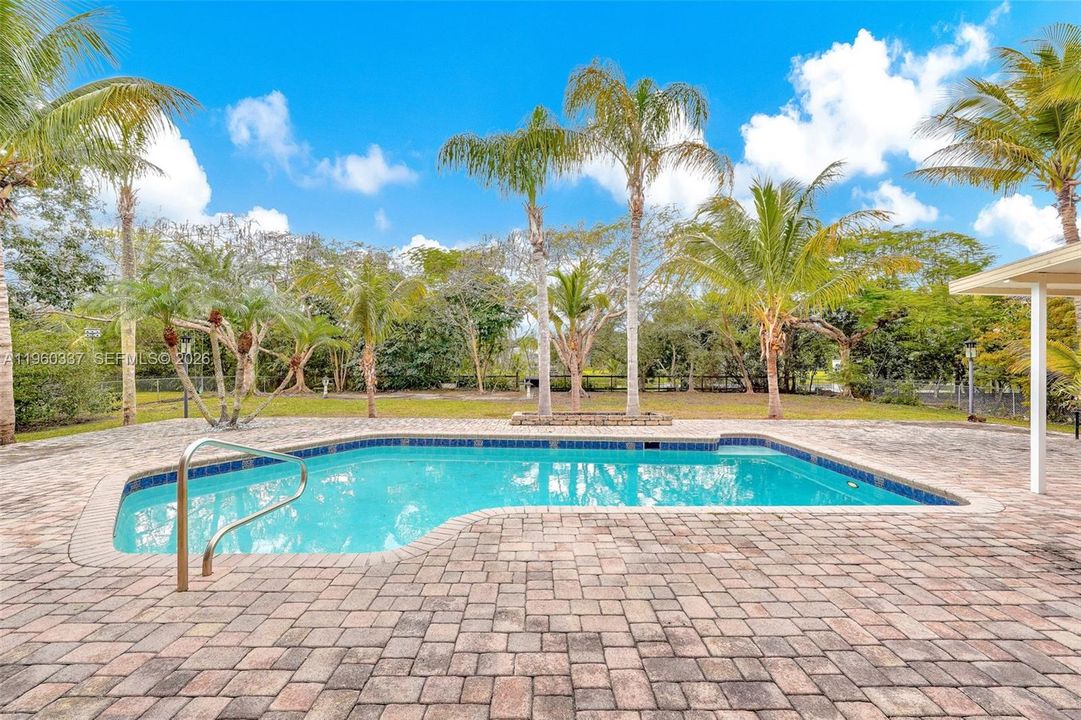 En Venta: $1,595,000 (4 camas, 2 baños, 3162 Pies cuadrados)