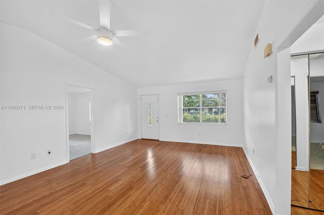 Recently Sold: $429,000 (3 beds, 2 baths, 1176 Square Feet)