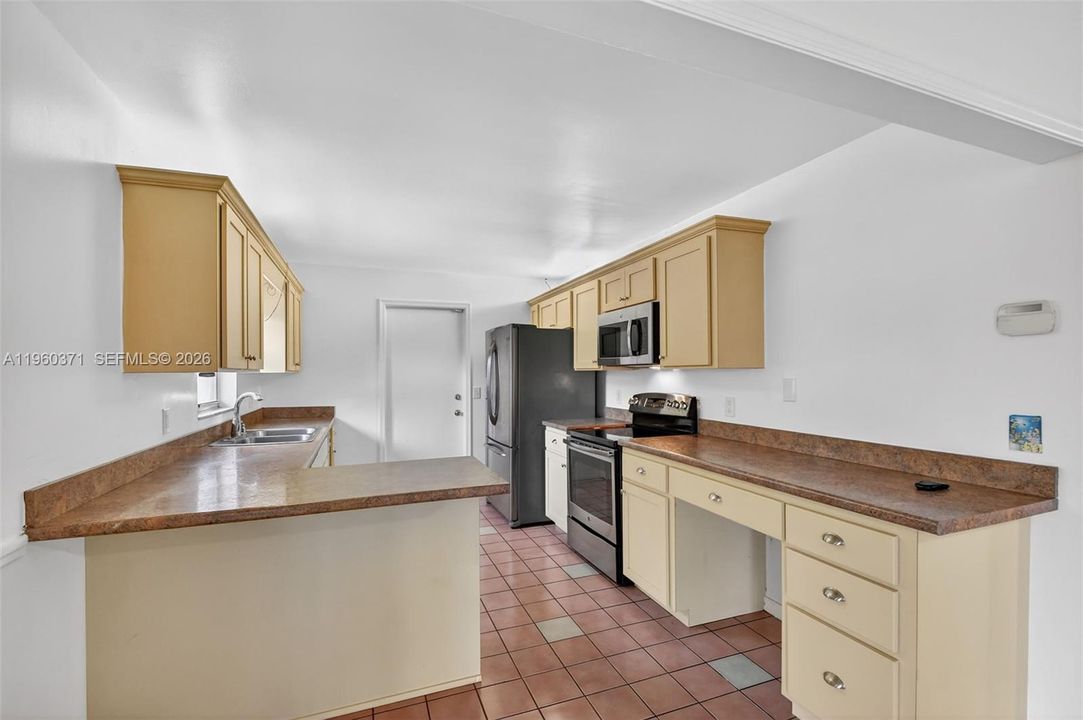Recently Sold: $429,000 (3 beds, 2 baths, 1176 Square Feet)
