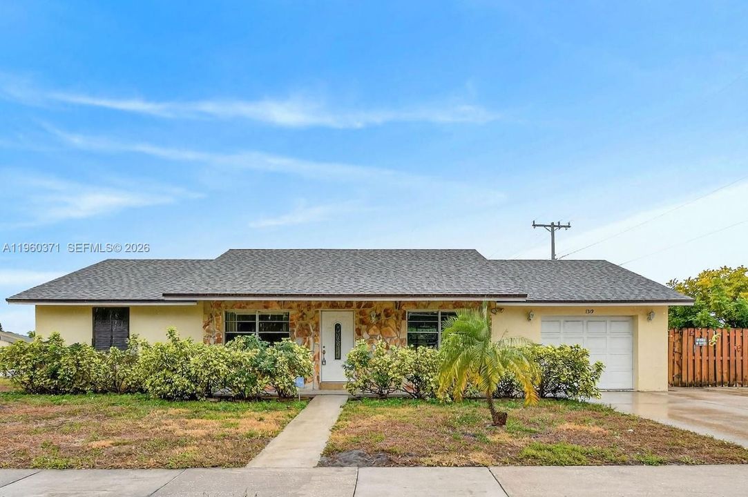 Recently Sold: $429,000 (3 beds, 2 baths, 1176 Square Feet)