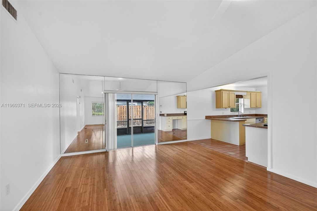 Recently Sold: $429,000 (3 beds, 2 baths, 1176 Square Feet)