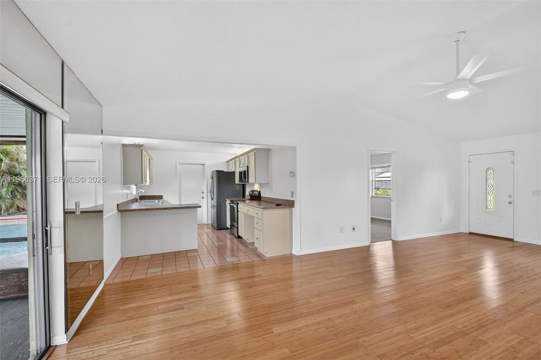 Recently Sold: $429,000 (3 beds, 2 baths, 1176 Square Feet)
