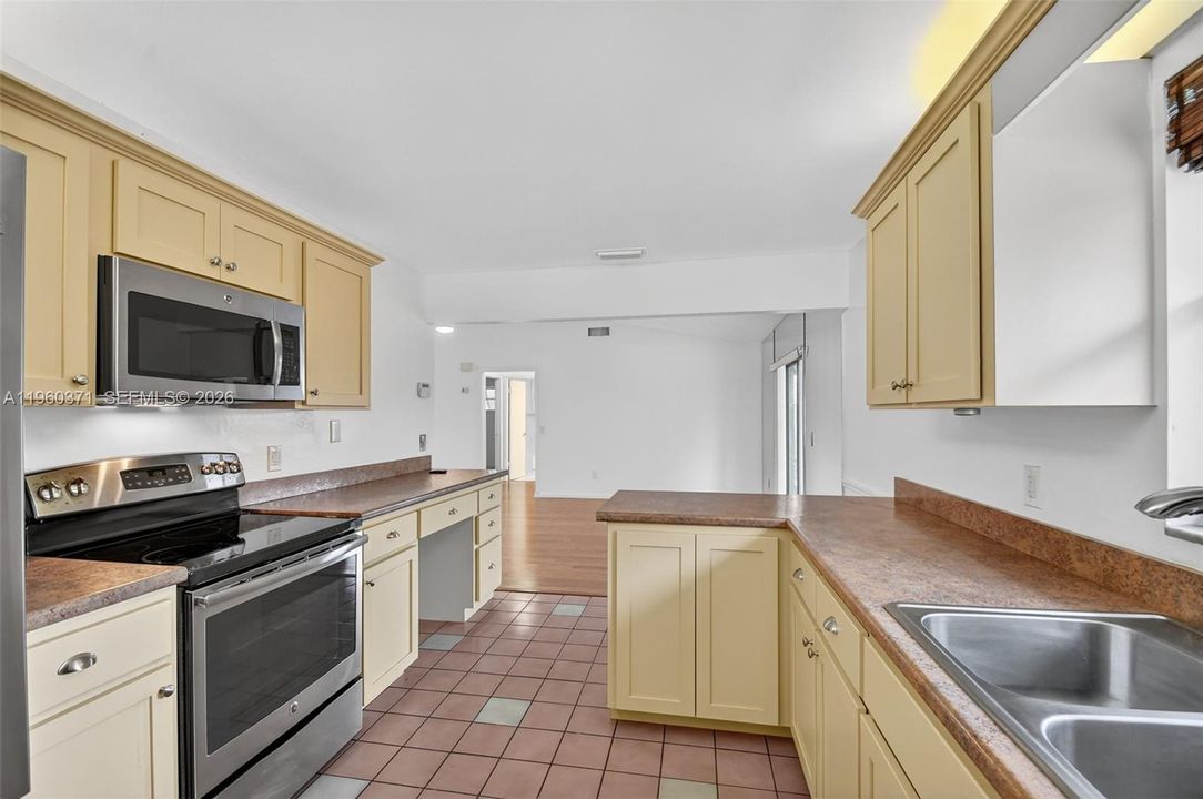 Recently Sold: $429,000 (3 beds, 2 baths, 1176 Square Feet)
