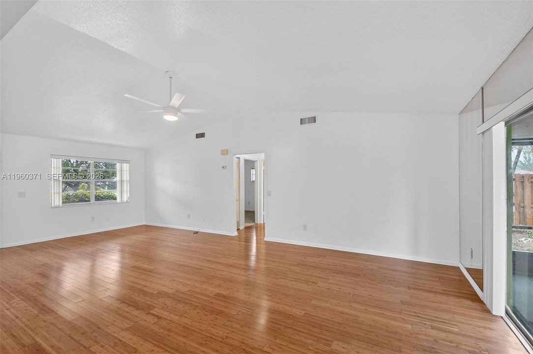 Recently Sold: $429,000 (3 beds, 2 baths, 1176 Square Feet)