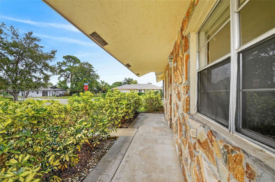Recently Sold: $429,000 (3 beds, 2 baths, 1176 Square Feet)