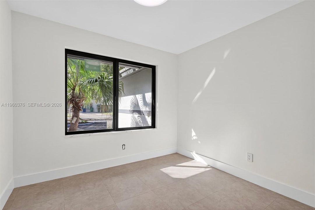 Recently Rented: $5,500 (5 beds, 3 baths, 1999 Square Feet)