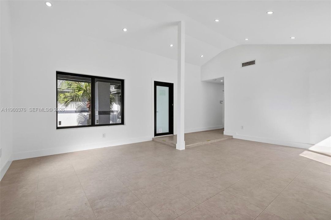 Recently Rented: $5,500 (5 beds, 3 baths, 1999 Square Feet)