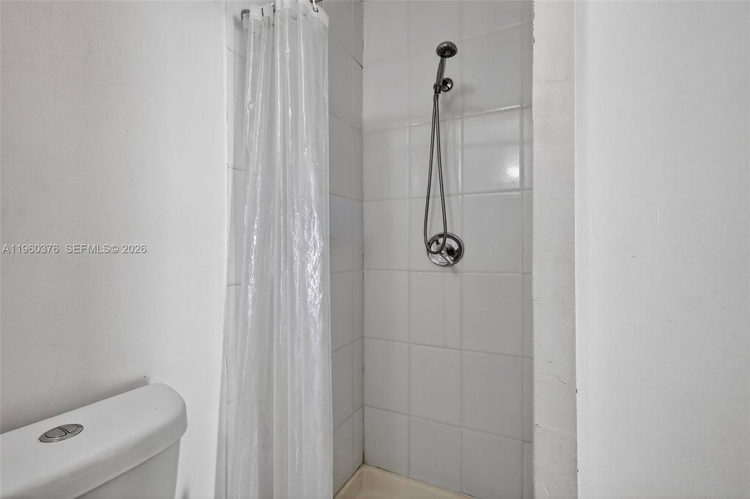 Recently Rented: $5,500 (5 beds, 3 baths, 1999 Square Feet)