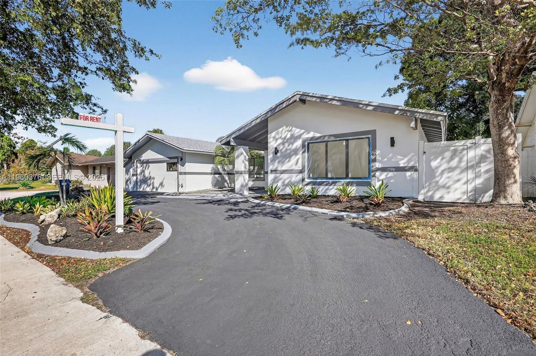 Recently Rented: $5,500 (5 beds, 3 baths, 1999 Square Feet)