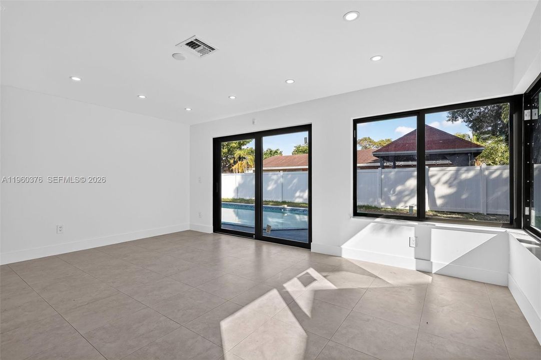 Recently Rented: $5,500 (5 beds, 3 baths, 1999 Square Feet)