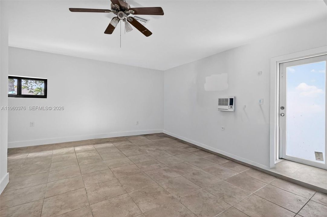 Recently Rented: $5,500 (5 beds, 3 baths, 1999 Square Feet)
