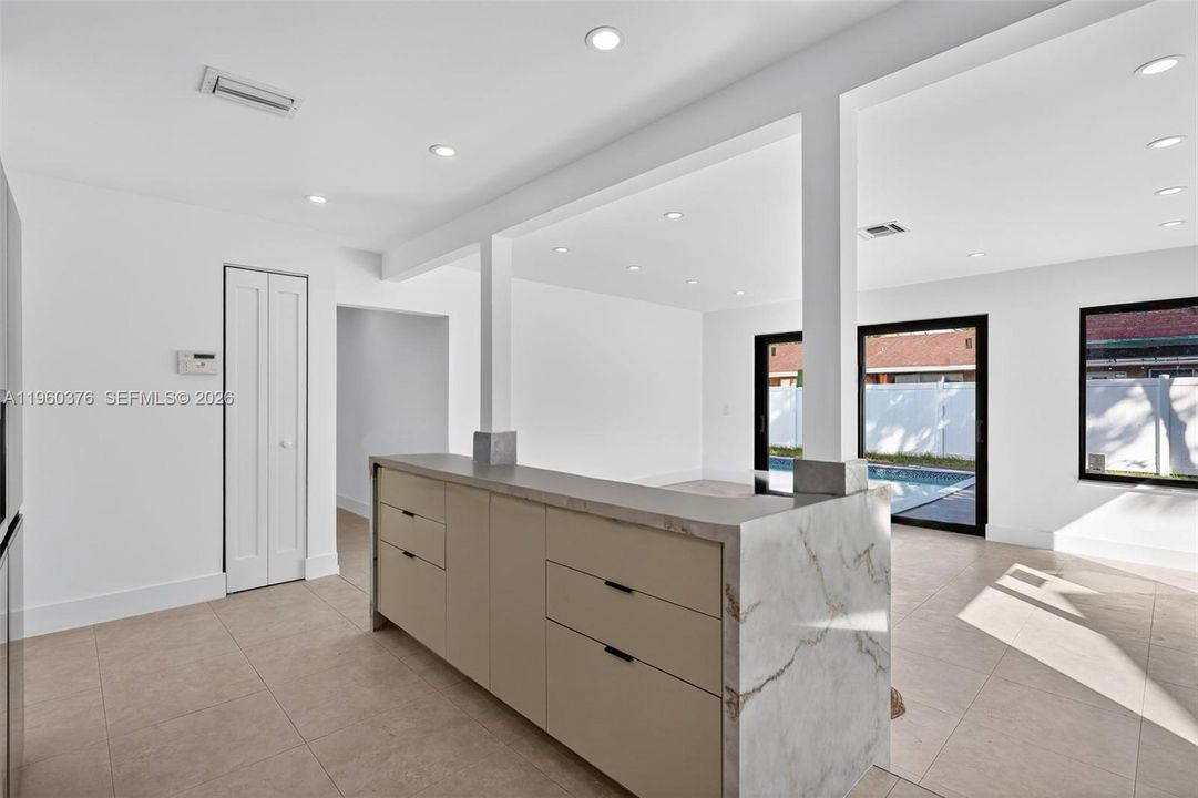 Recently Rented: $5,500 (5 beds, 3 baths, 1999 Square Feet)