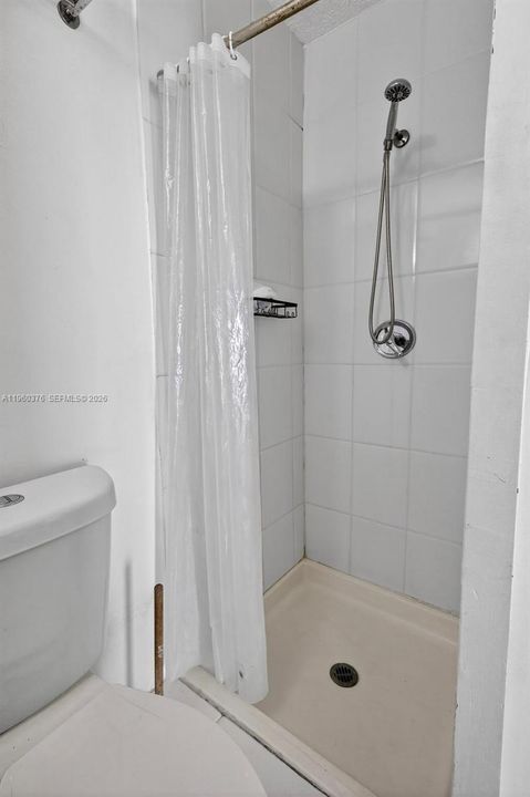 Recently Rented: $5,500 (5 beds, 3 baths, 1999 Square Feet)