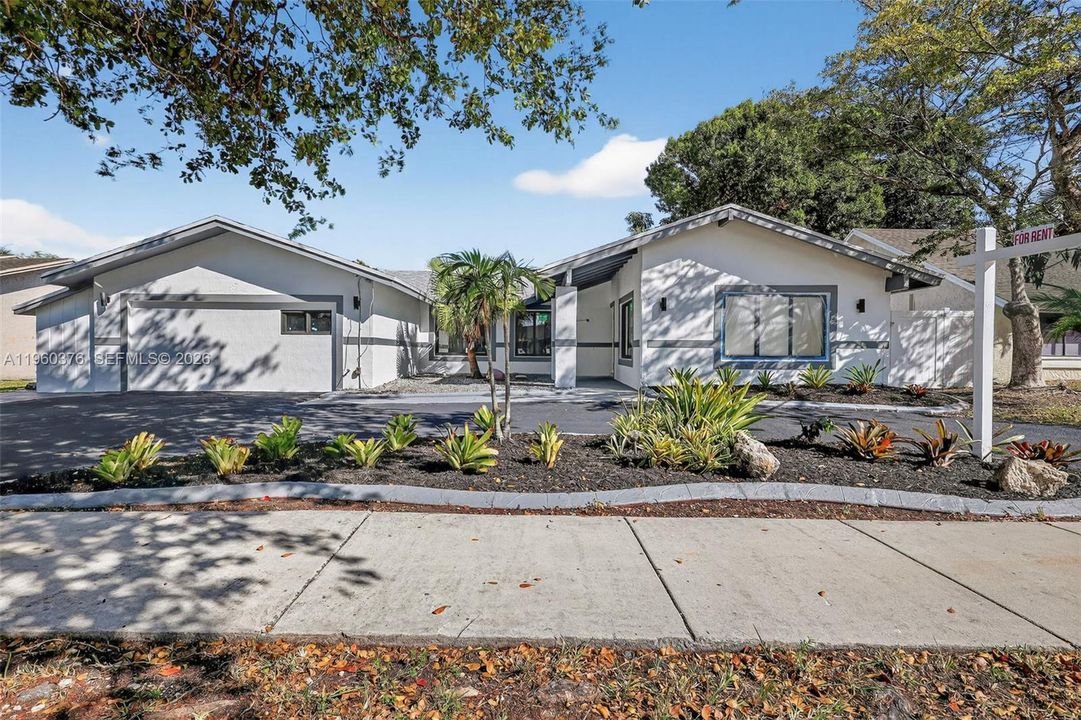 Recently Rented: $5,500 (5 beds, 3 baths, 1999 Square Feet)