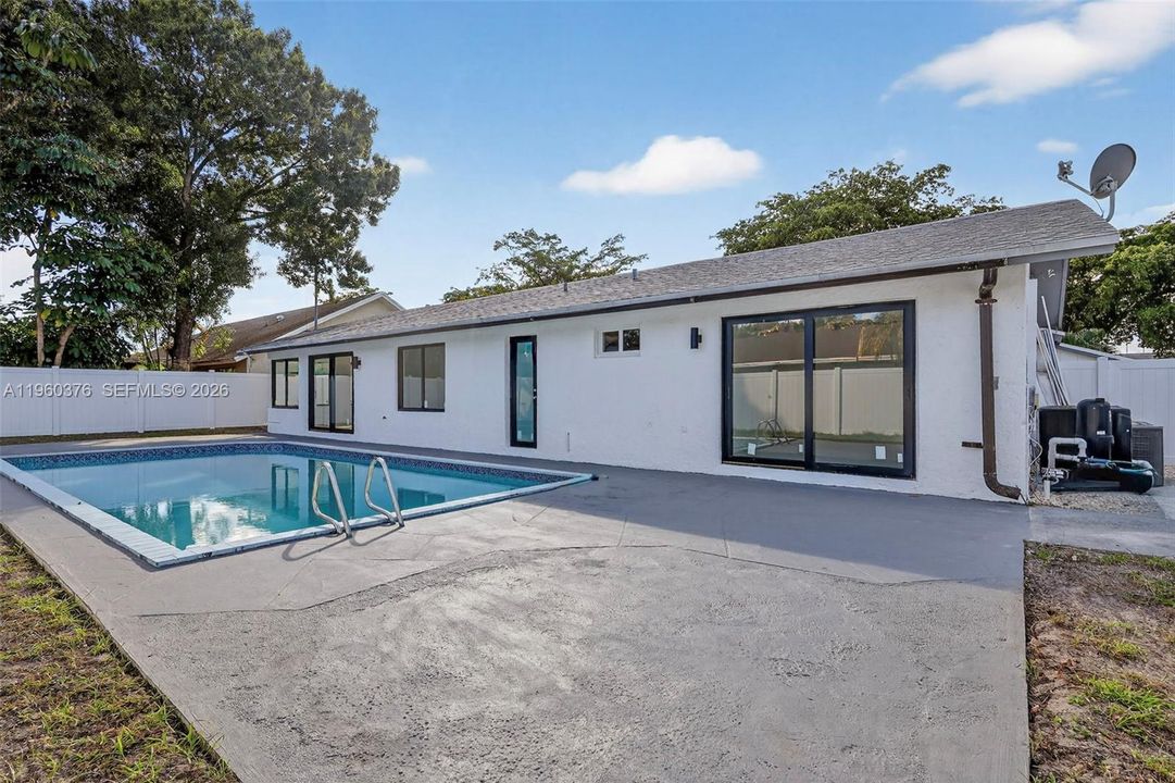 Recently Rented: $5,500 (5 beds, 3 baths, 1999 Square Feet)