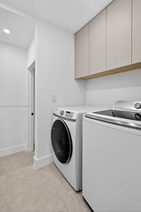 Recently Rented: $5,500 (5 beds, 3 baths, 1999 Square Feet)