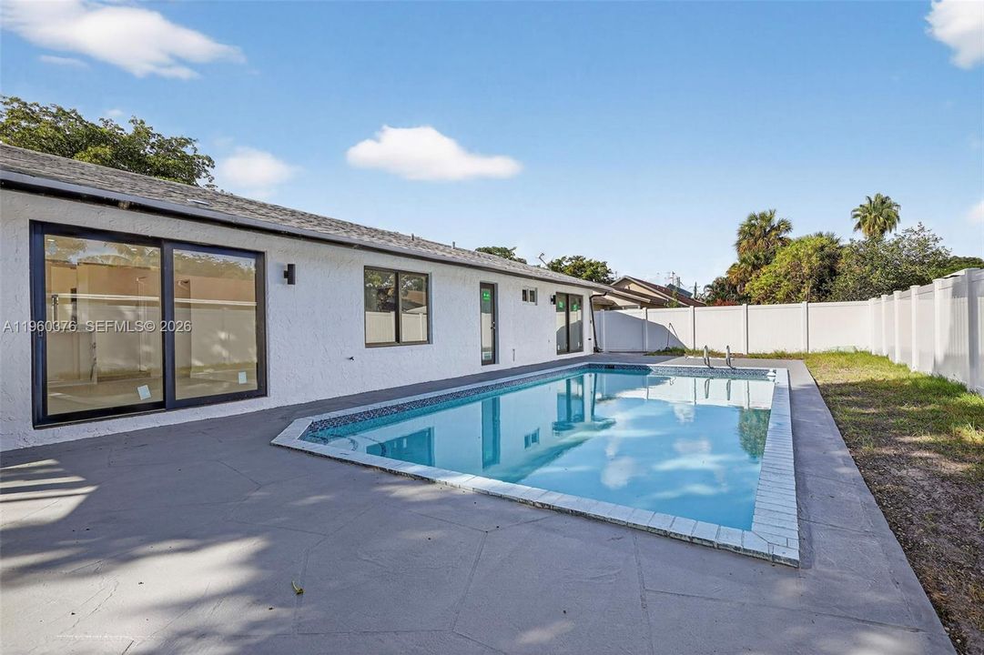 Recently Rented: $5,500 (5 beds, 3 baths, 1999 Square Feet)