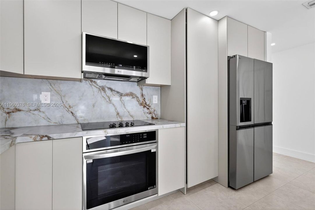 Recently Rented: $5,500 (5 beds, 3 baths, 1999 Square Feet)