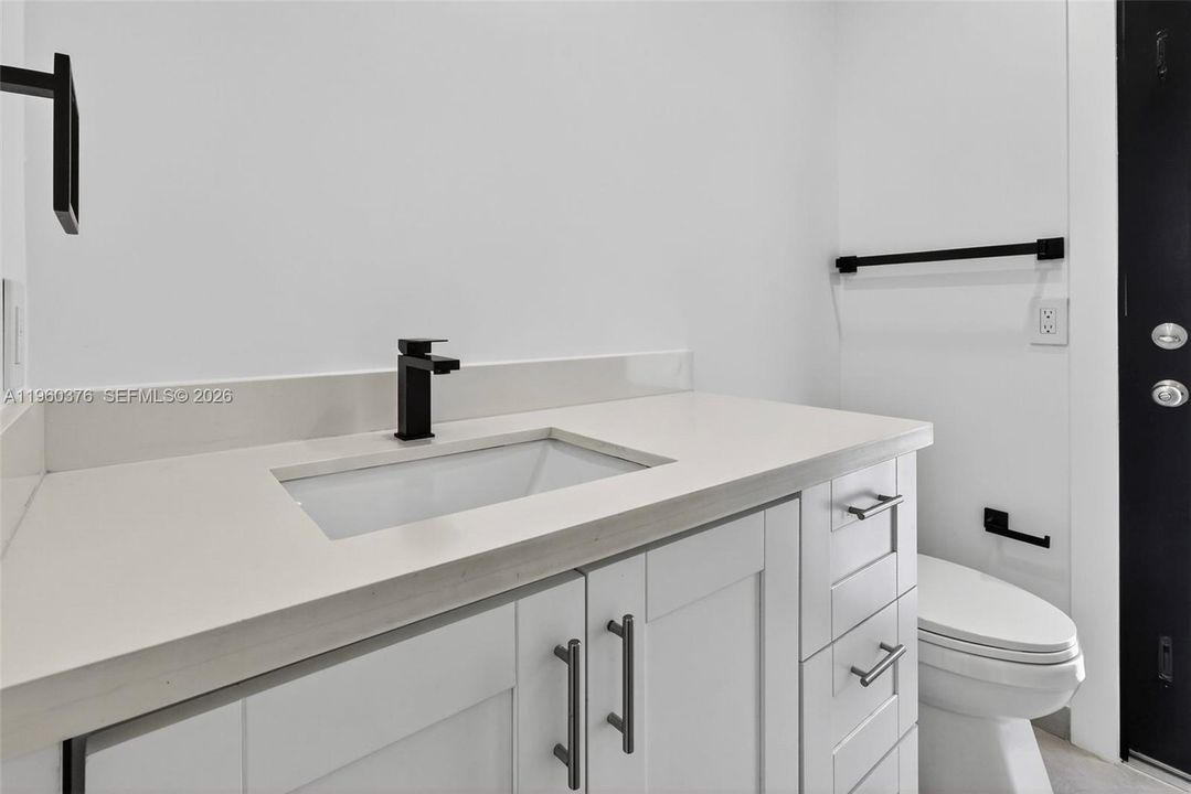 Recently Rented: $5,500 (5 beds, 3 baths, 1999 Square Feet)