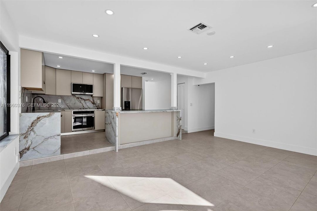 Recently Rented: $5,500 (5 beds, 3 baths, 1999 Square Feet)