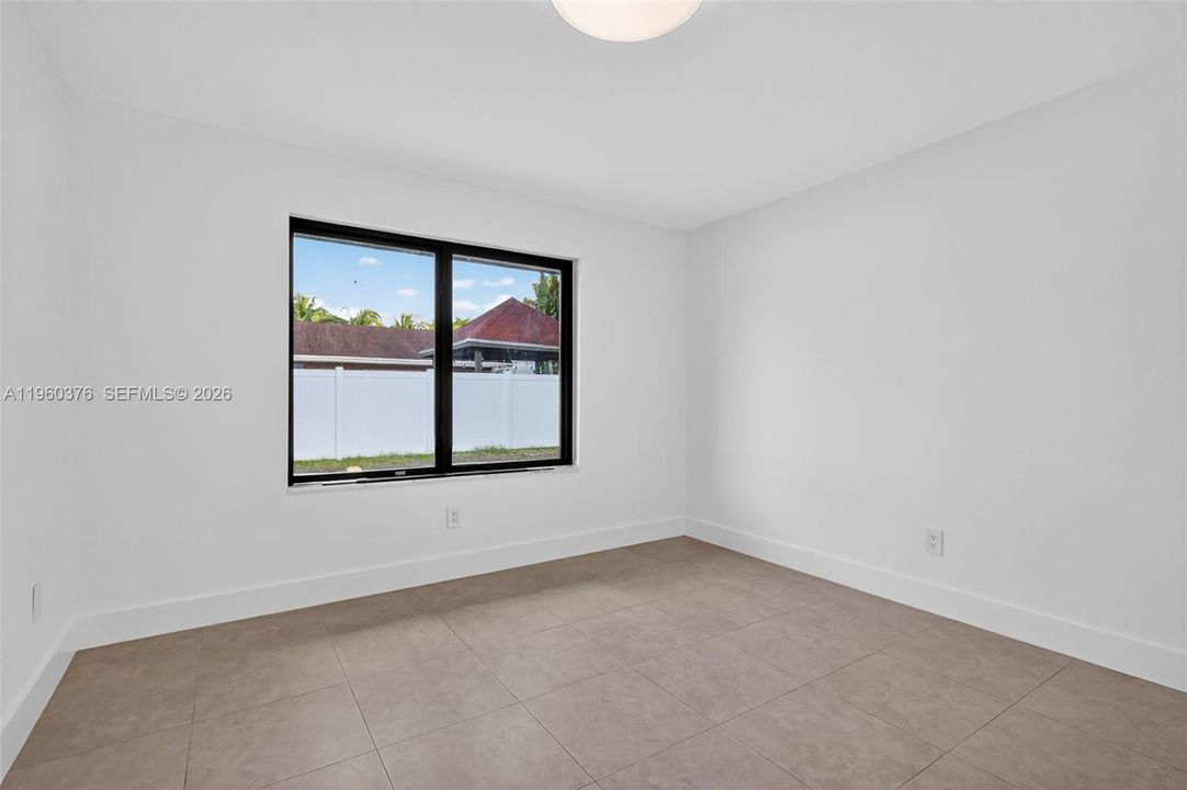 Recently Rented: $5,500 (5 beds, 3 baths, 1999 Square Feet)