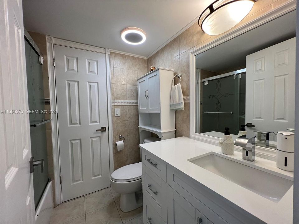 Active With Contract: $178,000 (2 beds, 2 baths, 944 Square Feet)