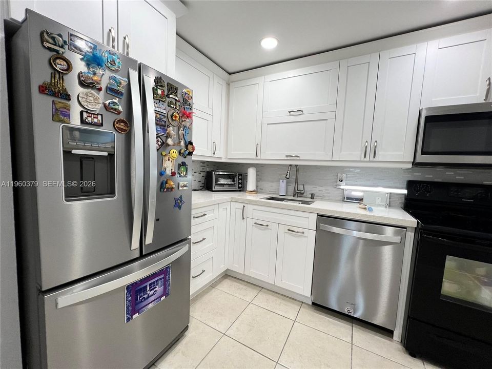 Active With Contract: $178,000 (2 beds, 2 baths, 944 Square Feet)