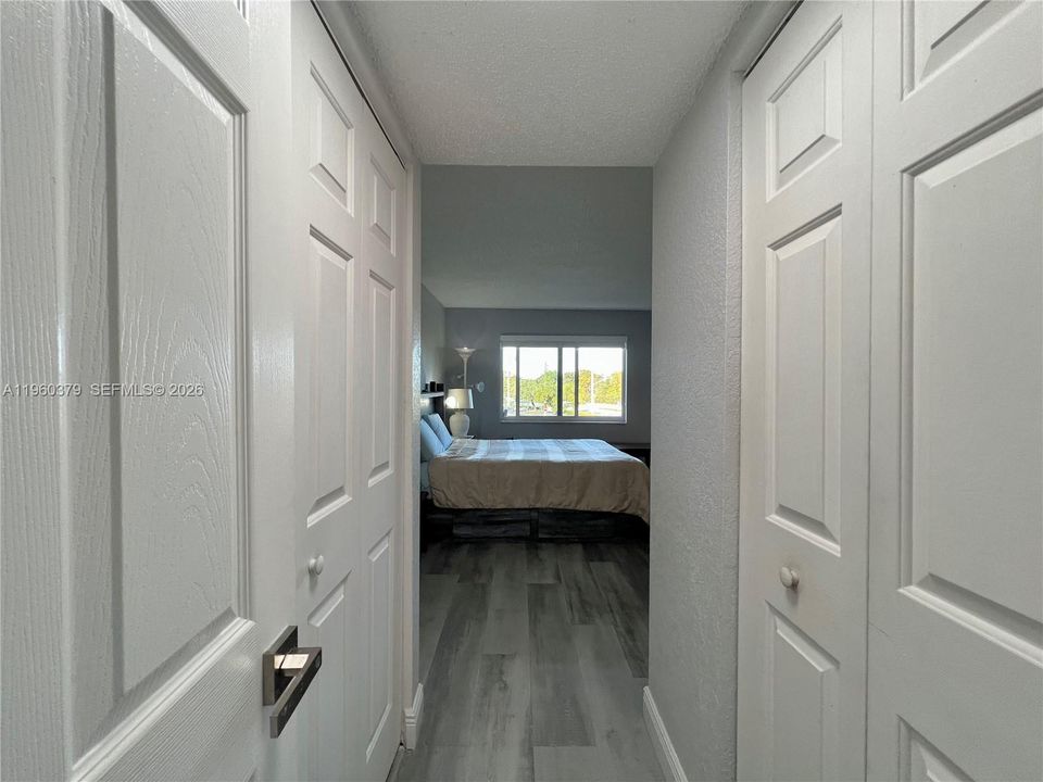 Active With Contract: $178,000 (2 beds, 2 baths, 944 Square Feet)